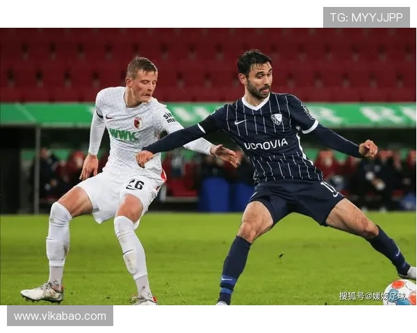 大阪钢花与札幌冈萨的激烈对决展现足球魅力与团队精神